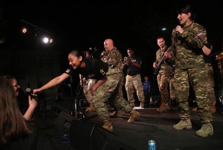 DVE UNIFORMI ENA PESEM 46 FOTO LJUBO VUKELIČ